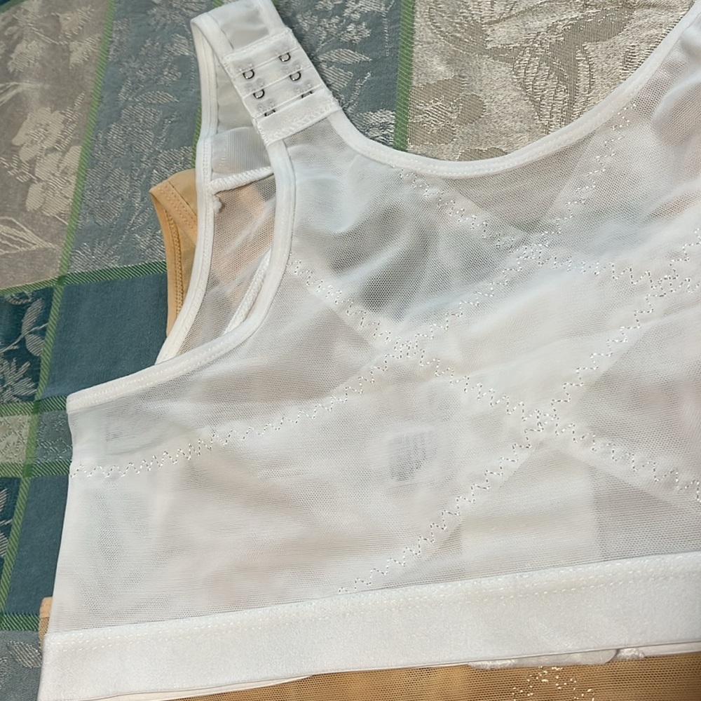 Front closure bras - Picture 4 of 9